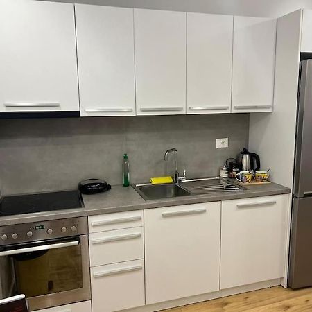 Starlight Downtown Apartment Tirana Bagian luar foto