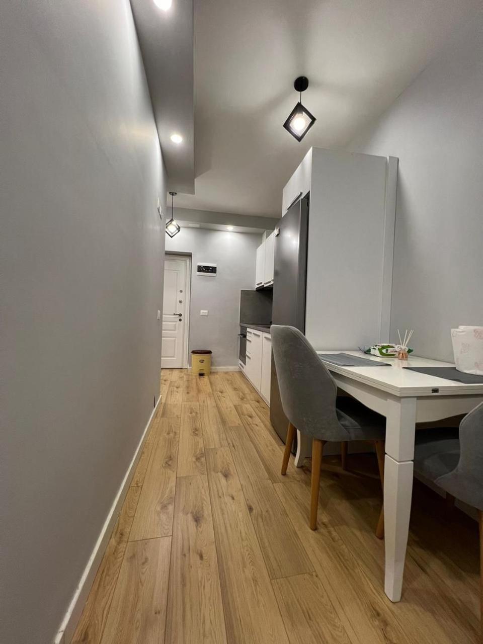 Starlight Downtown Apartment Tirana Bagian luar foto