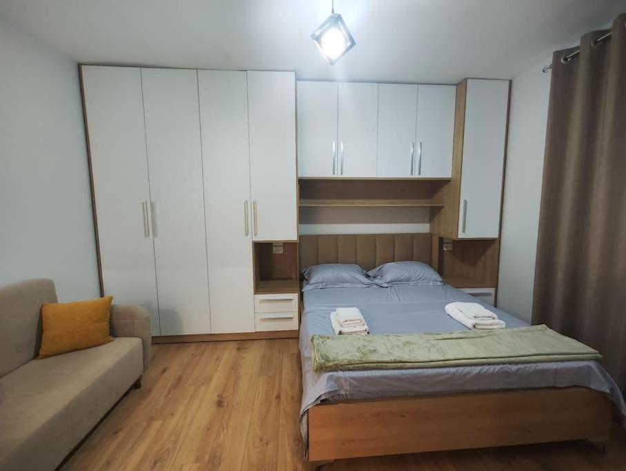 Starlight Downtown Apartment Tirana Bagian luar foto