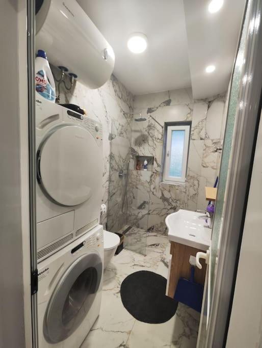 Starlight Downtown Apartment Tirana Bagian luar foto