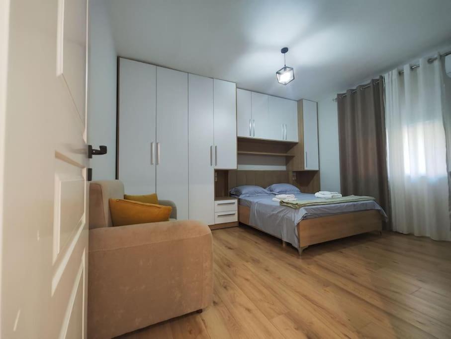 Starlight Downtown Apartment Tirana Bagian luar foto