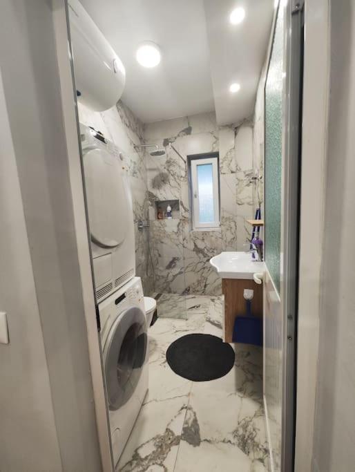 Starlight Downtown Apartment Tirana Bagian luar foto