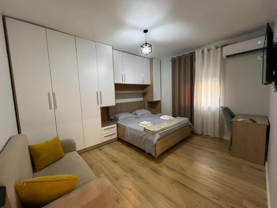 Starlight Downtown Apartment Tirana Bagian luar foto