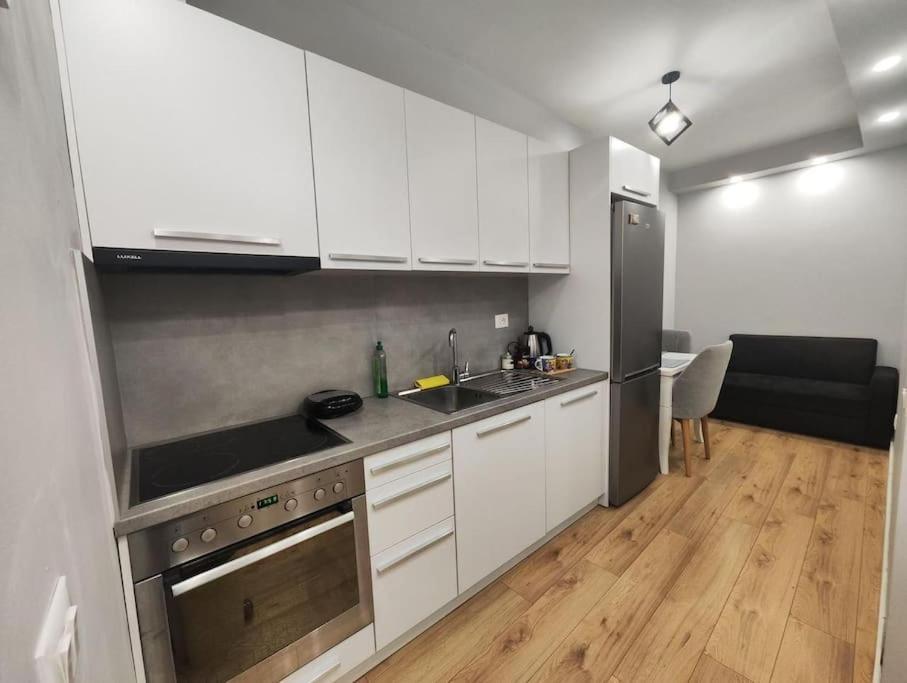 Starlight Downtown Apartment Tirana Bagian luar foto